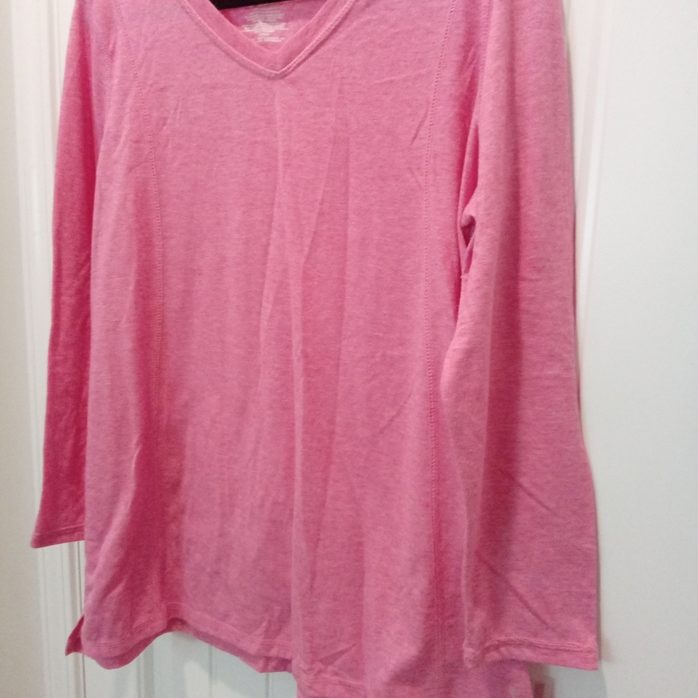 2-$10... Danskin Now Plus Size 1X. Pink V-Neck Long Sleeve Athlectic Top